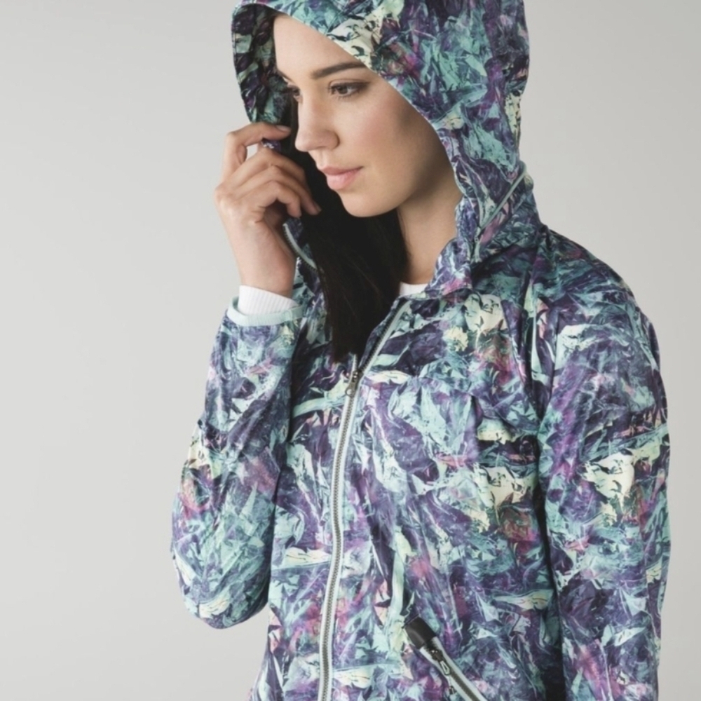 NWOT Limited Edition Lululemon Miss Misty Rain Jacket Size 8 Geometric Crystals